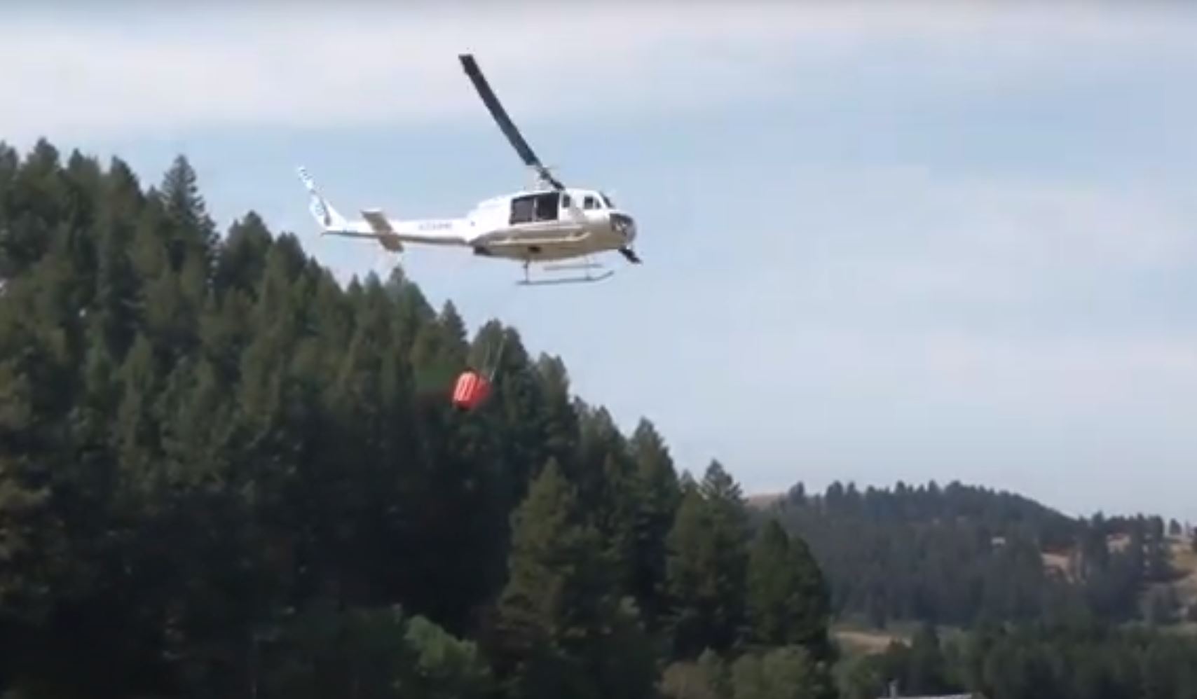 VIDEO Helicopters Filling Buckets of Water to Fight Fire in Bridger