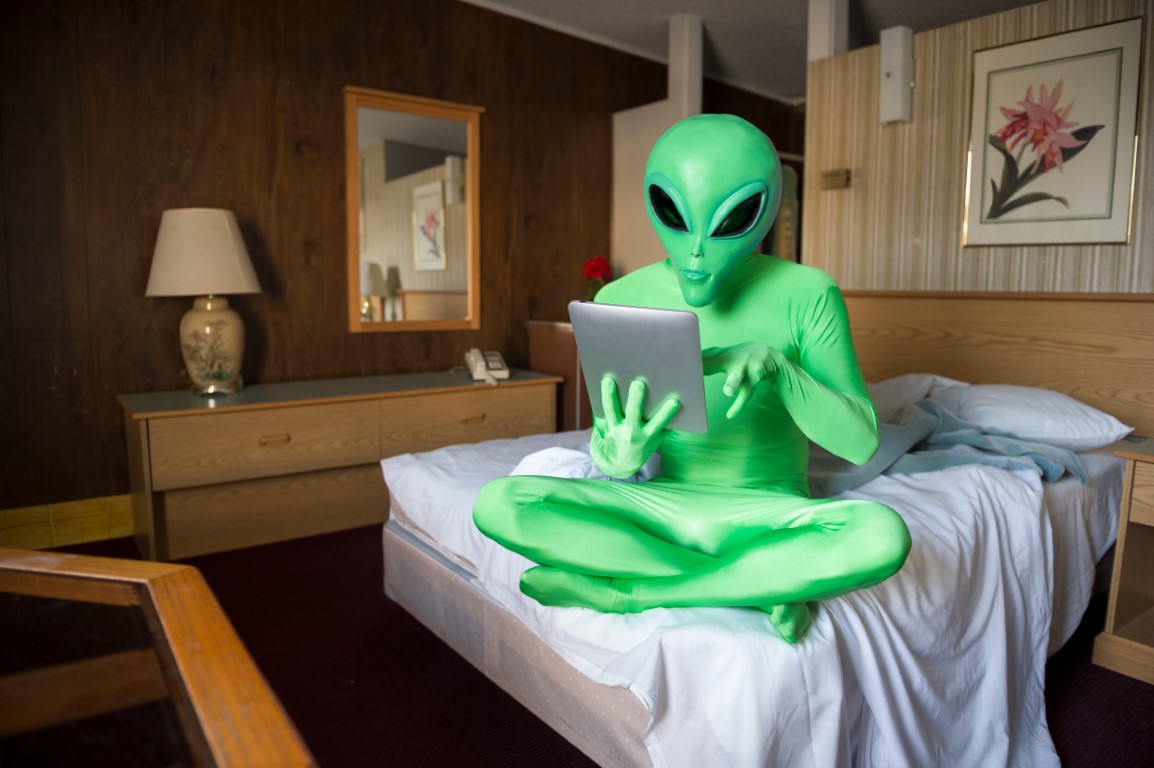 alien in hotel