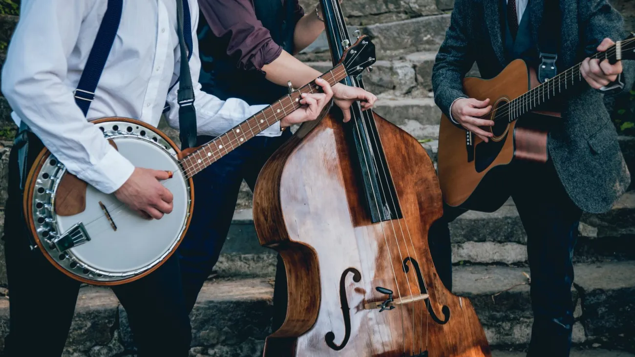 Trio playing guitar, banjo and upright bass
