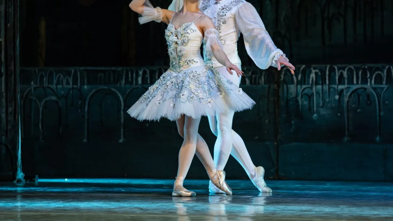 Ballerinas dancing in the Nutcracker