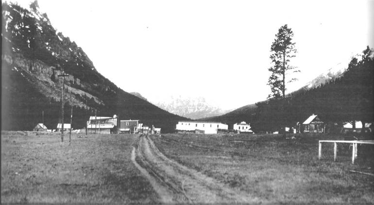 Horse trail leading in to Cooke