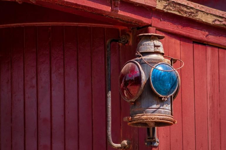 Caboose signal light