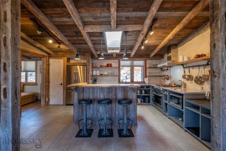 1005 SCOTT WEST • GARDINER, MONTANA 