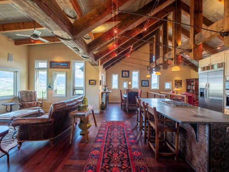 163 SPRING CREEK HILLS • LIVINGSTON, MONTANA