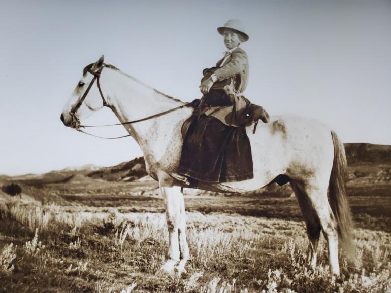 Evelyn Cameron with her camera