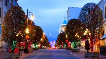 Parade of Lights and Christmas Stroll, Chinook