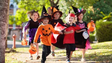 Kids in costumes trick or treating